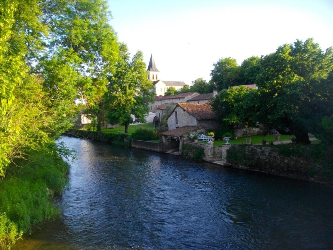 Bed and Breakfast Les Halles Chambre D'Hotes Verteuil-sur-Charente Exterior foto